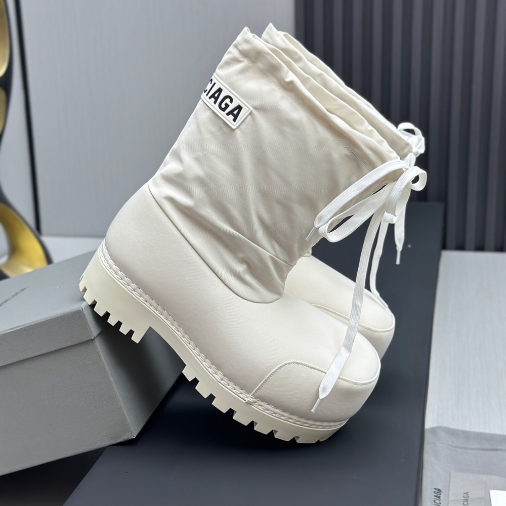 Balenciaga White Insulated Snow Boots - Picture 8 of 8